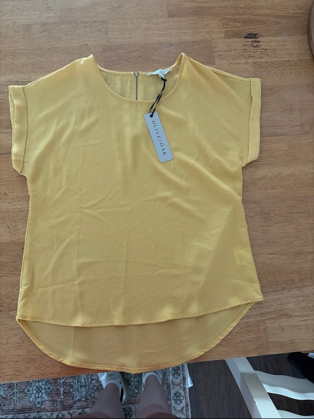 Olive & Oak Yellow Short Sleeve Blouse